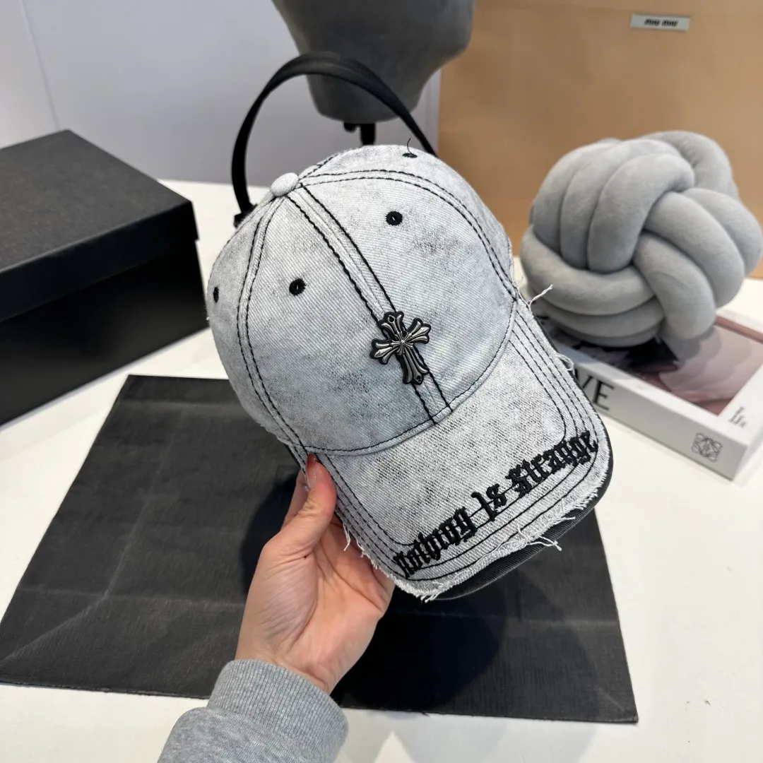 P60 Crow Heart 🆕🆕New baseball cap, stylish and classic cross logo, casual with a cool feeling, unisex style, same style for men and women! Very easy to match! Head circumference: 56-58cm is available